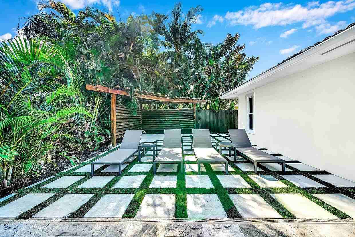 864 Appleby St - Photo 3 of 22