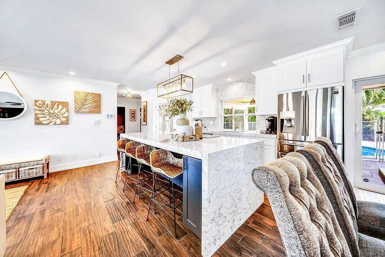 864 Appleby St - Photo 4 of 22