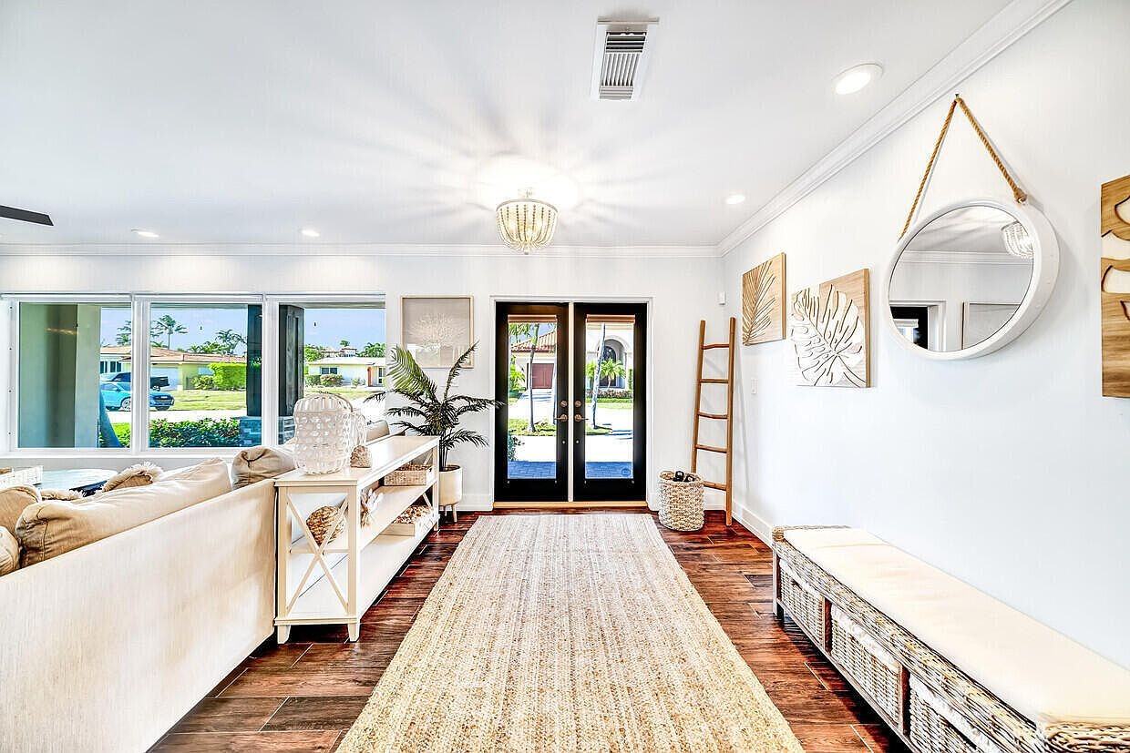 864 Appleby St - Photo 6 of 22