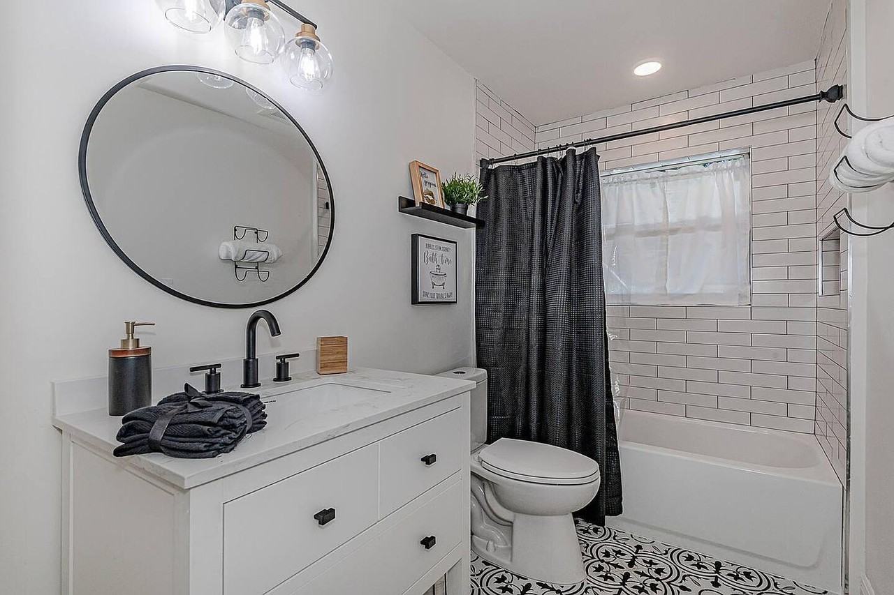 2585 Se 4th St - Photo 4 of 11