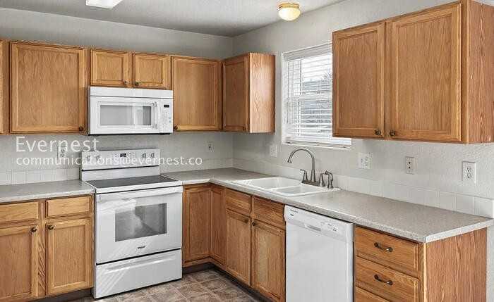 451 Stardust Ct - Photo 5 of 49