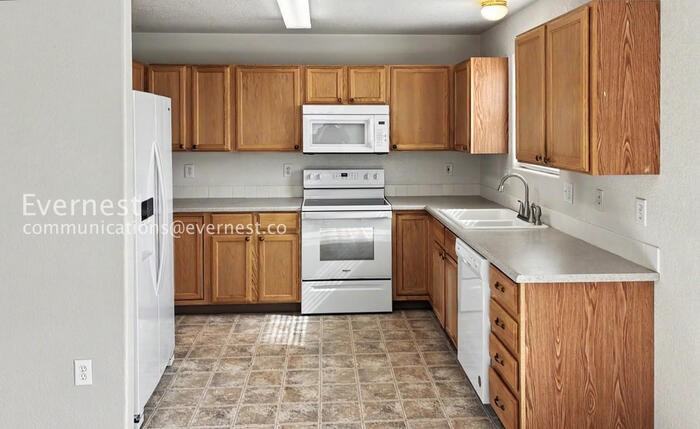 451 Stardust Ct - Photo 6 of 49