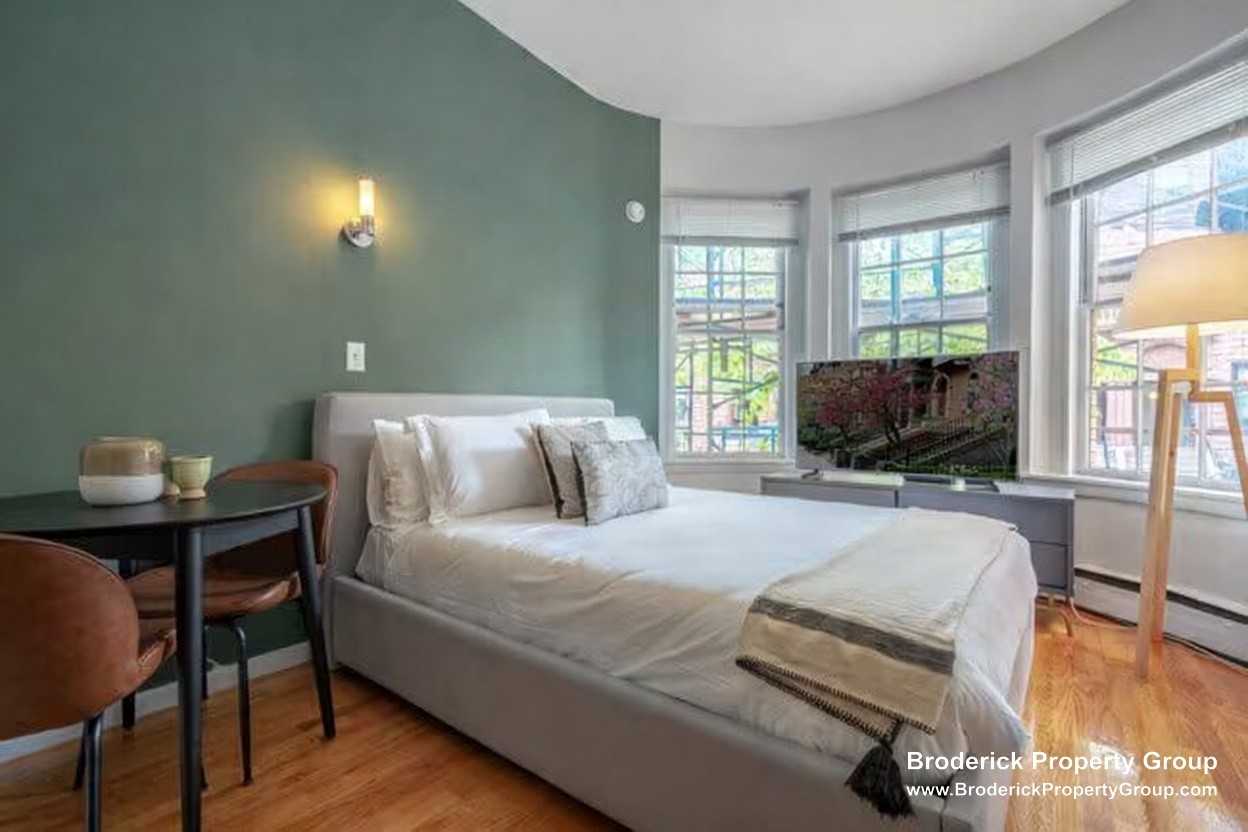 179 Saint Botolph St #4