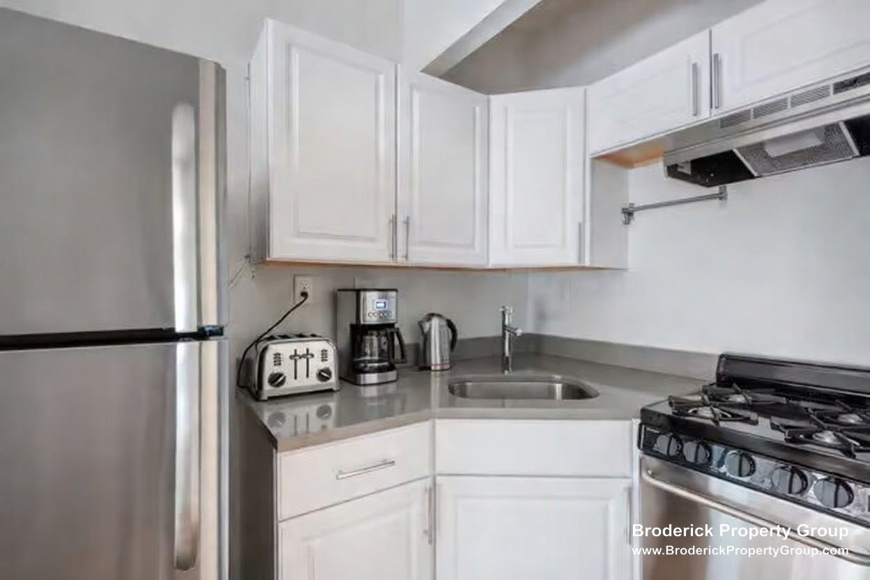 179 Saint Botolph St #4 - Photo 5 of 8