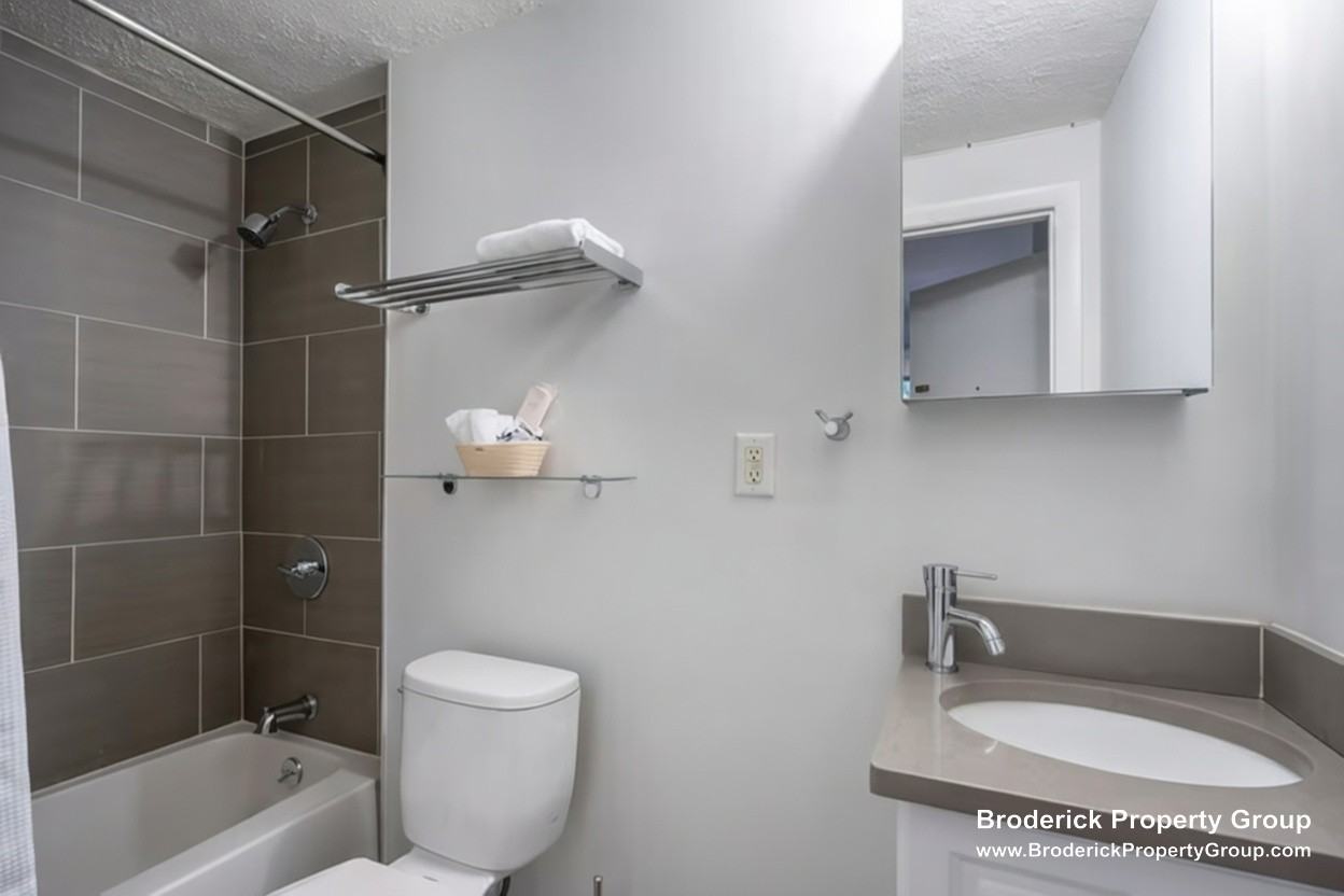 179 Saint Botolph St #4 - Photo 6 of 8