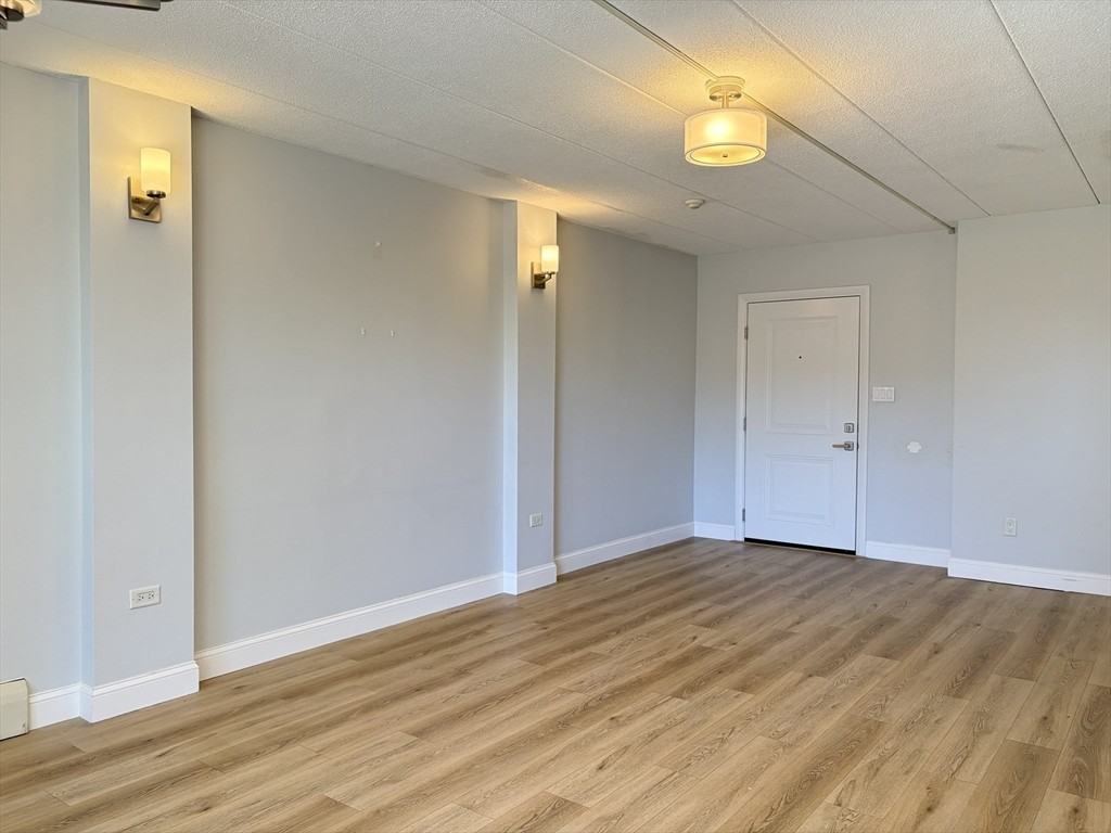 995 Massachusetts Ave #505 - Photo 5 of 39