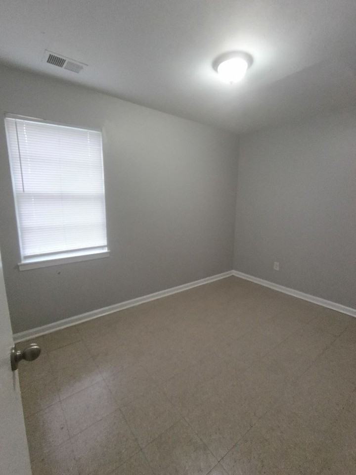 2551 Dakar Ave - Photo 7 of 14