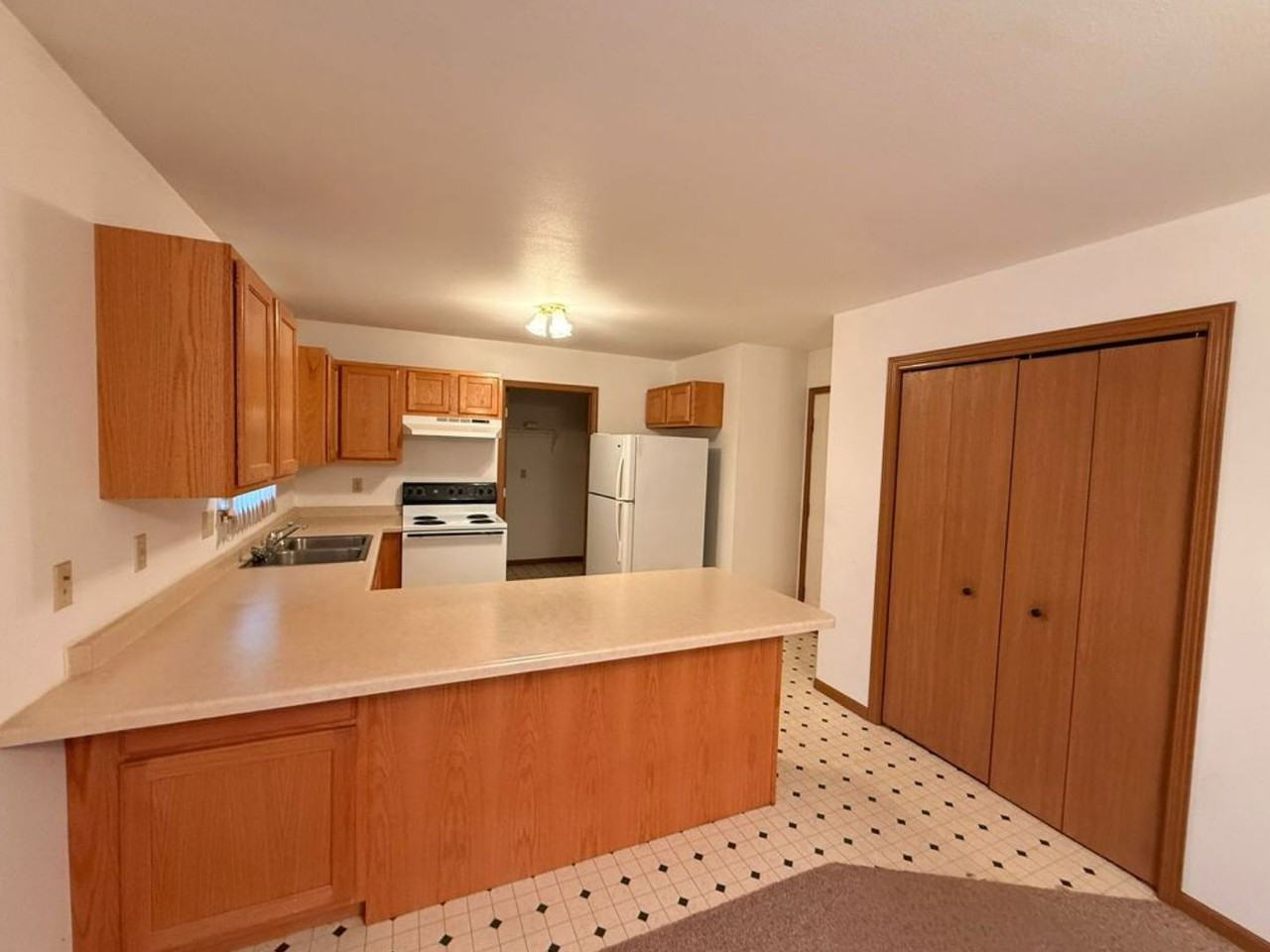 6429 Ryland Ave - Photo 2 of 8