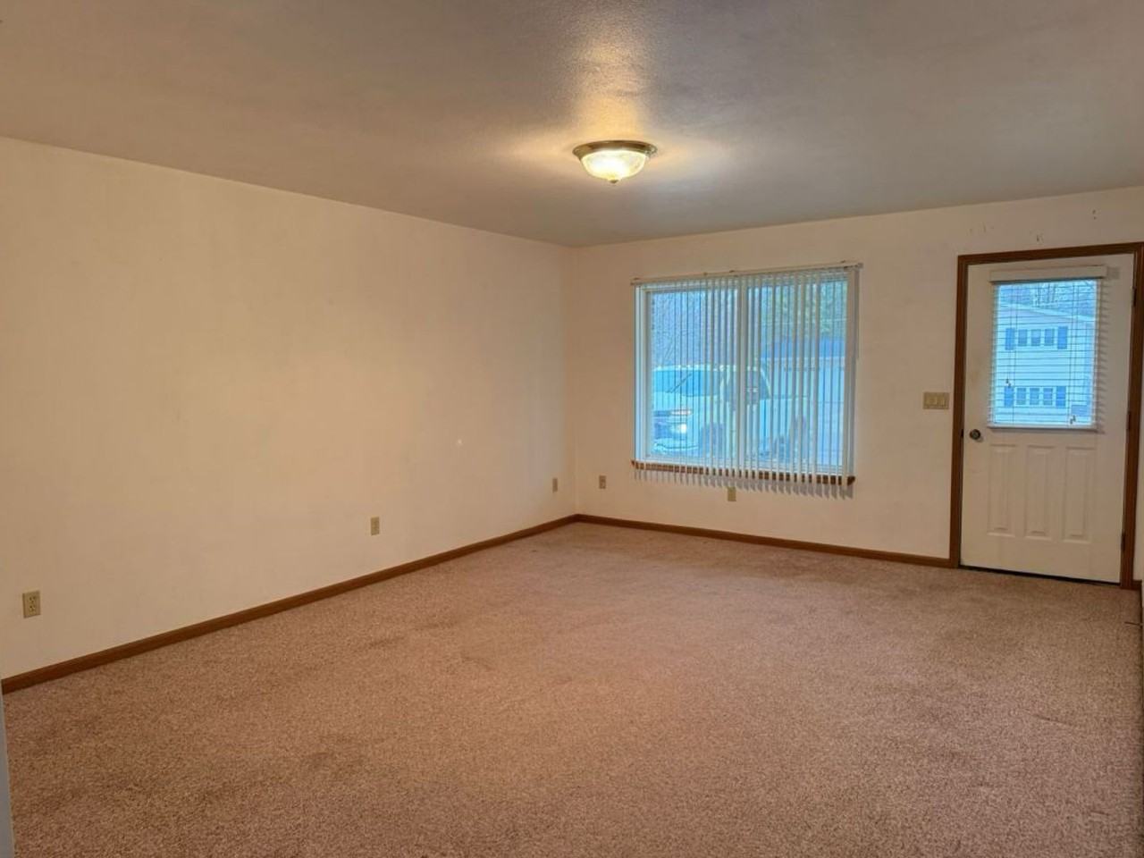 6429 Ryland Ave - Photo 4 of 8