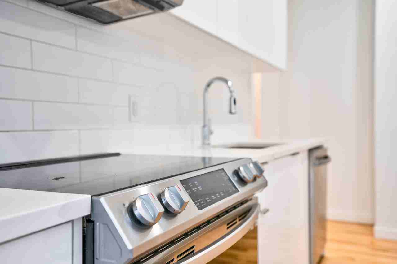 6101 Monkland - Douek.ca - Photo 2 of 25