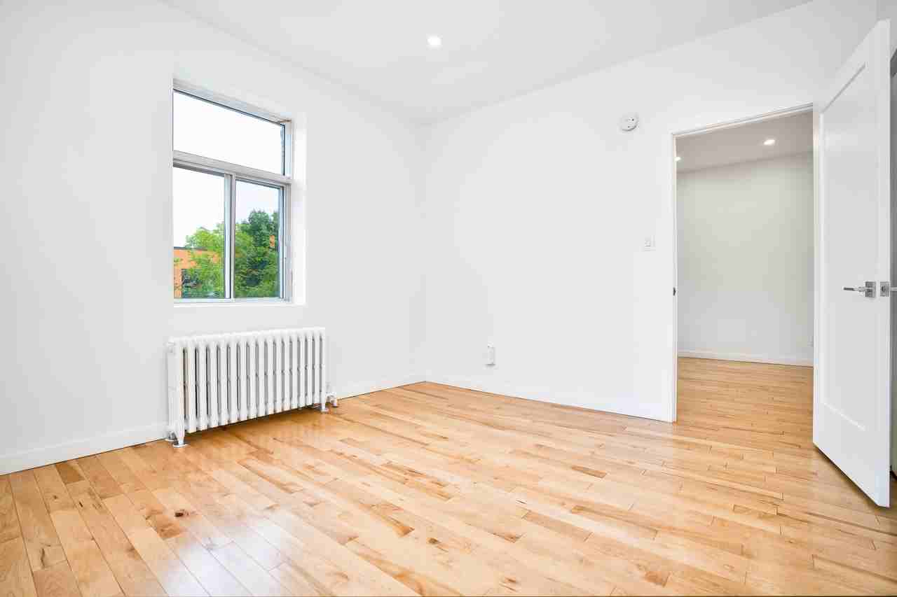 6101 Monkland - Douek.ca - Photo 4 of 25