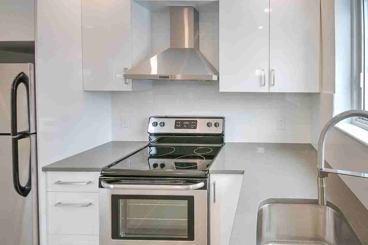 2120 Van Horne - Douek.ca - Photo 3 of 24
