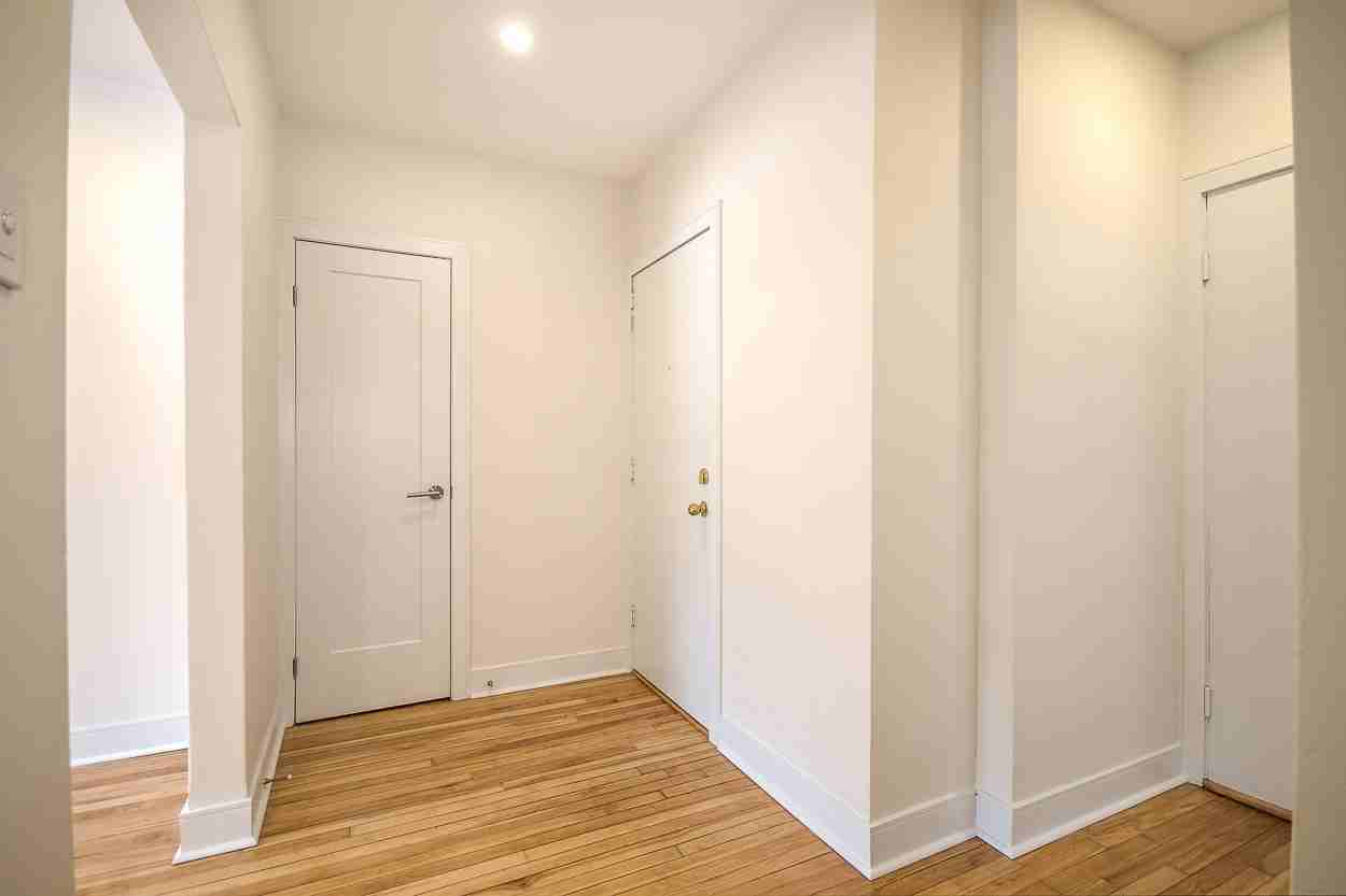 2120 Van Horne - Douek.ca - Photo 7 of 24