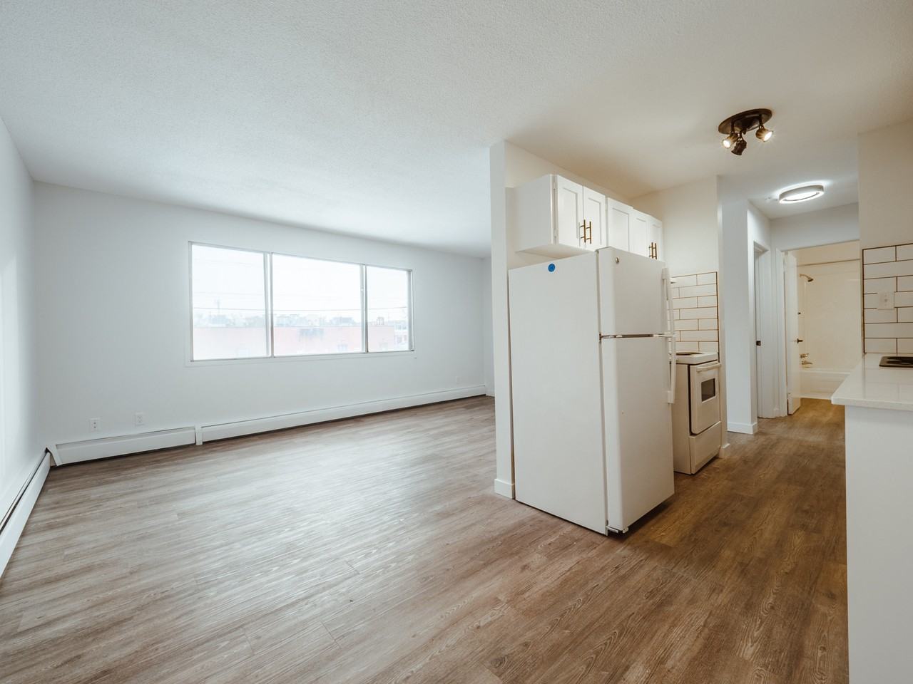 Strathcona Manor - Photo 2 of 11