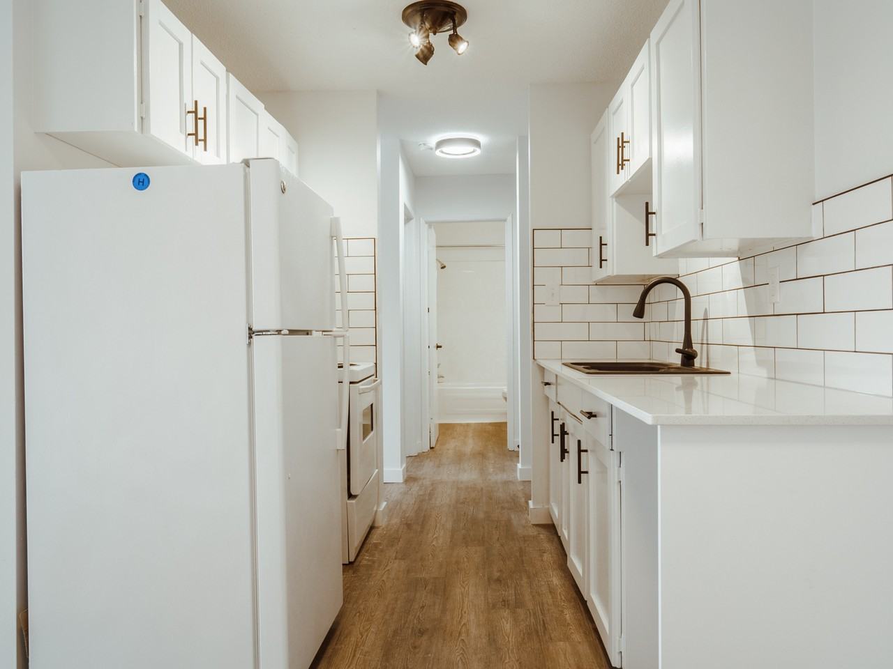 Strathcona Manor - Photo 3 of 11