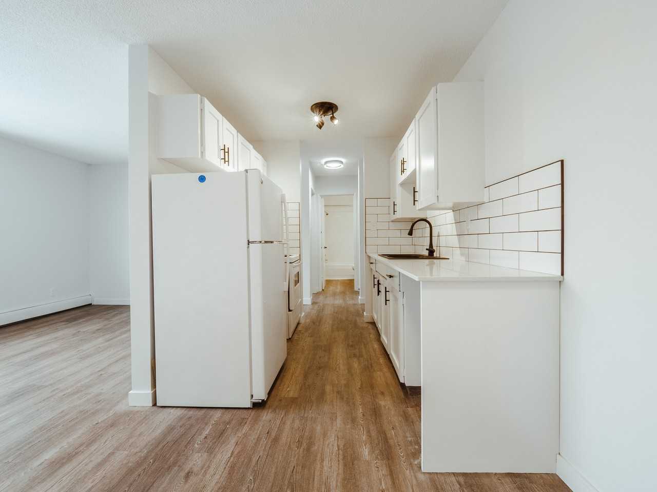 Strathcona Manor - Photo 4 of 11