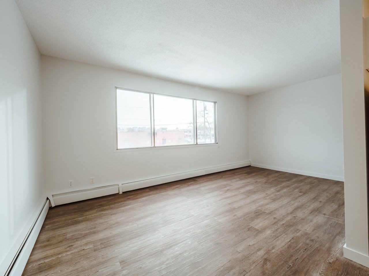 Strathcona Manor - Photo 5 of 11