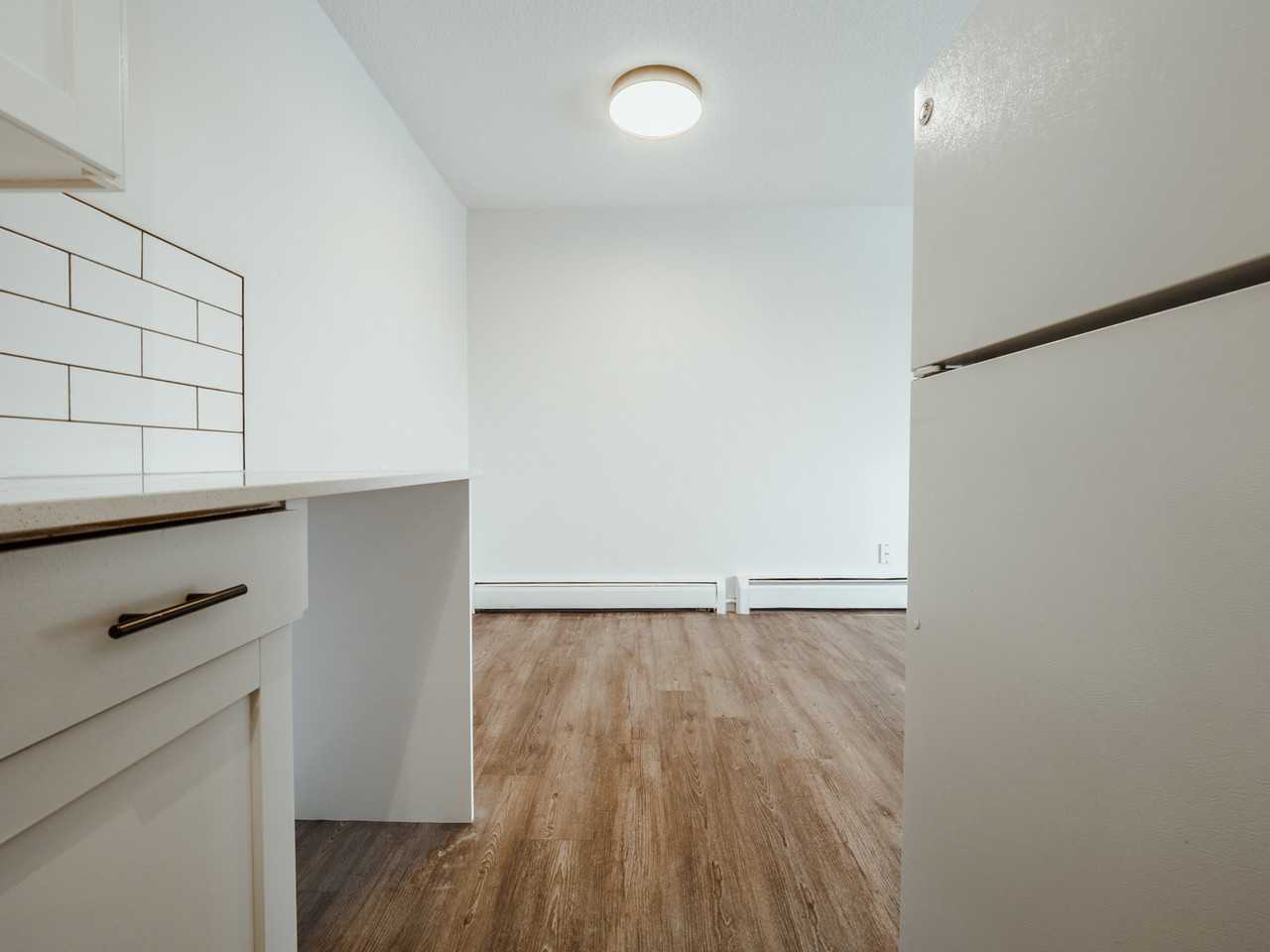 Strathcona Manor - Photo 7 of 11