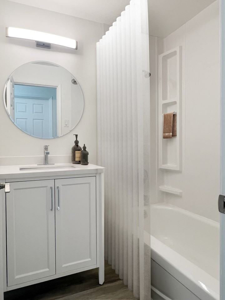Lake Trail Apartments - Photo 4 of 6