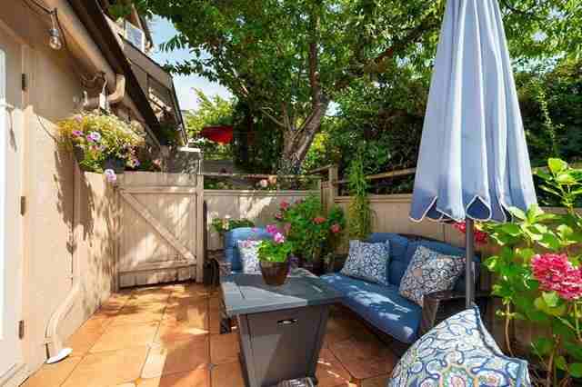 The Lamplighter - Photo 4 of 13