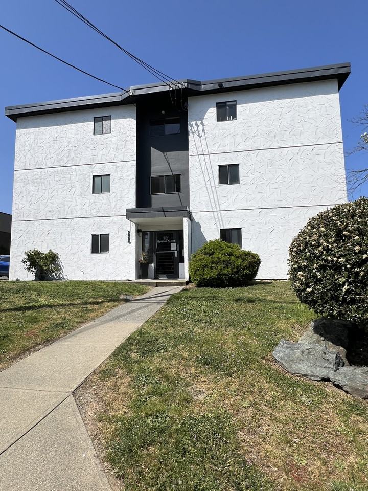 Waters Edge Apartments - Photo 2 of 11