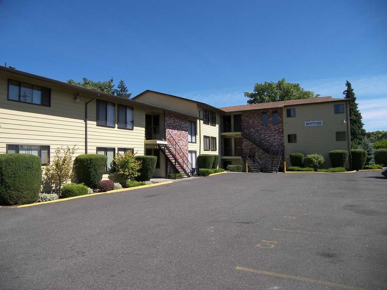 Sixpence - Photo 2 of 2