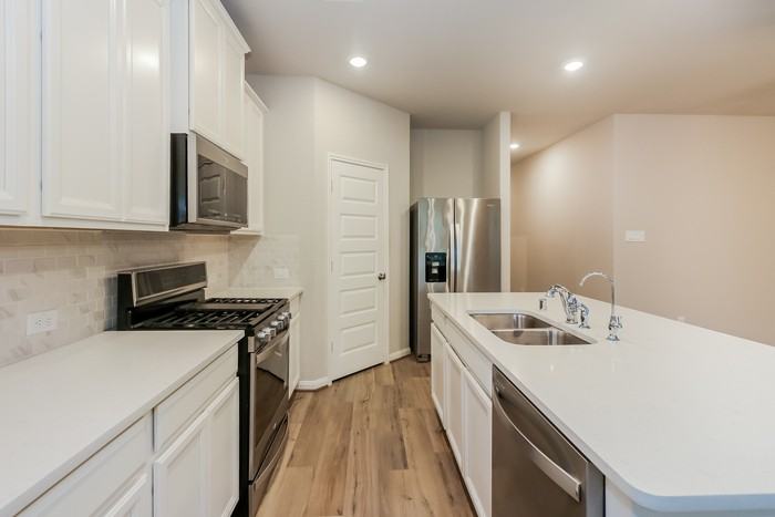 1022 Modesto Dr - Photo 7 of 16