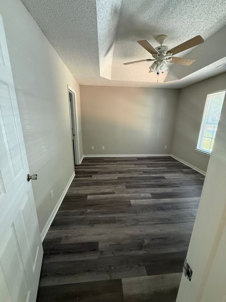 1227 Grass Meadows Ct - Photo 3 of 12