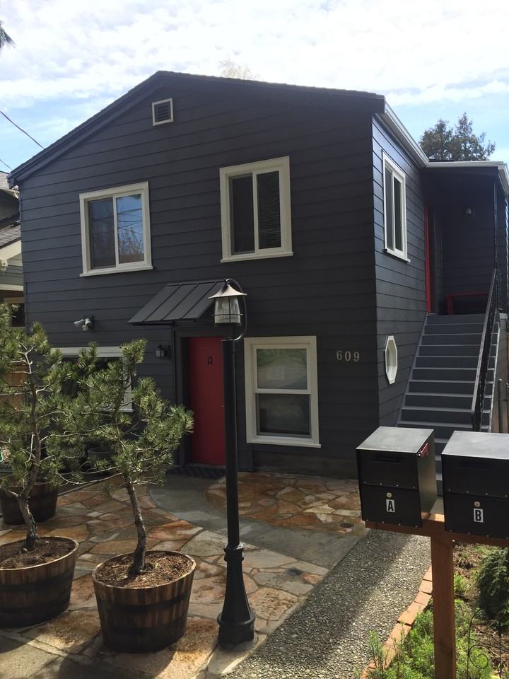 609 N 48th St #B - Photo 3 of 22