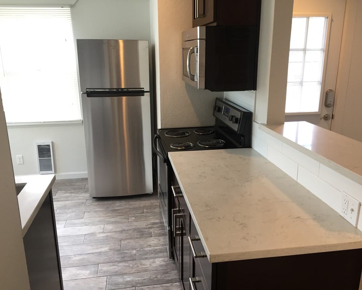 609 N 48th St #B - Photo 5 of 22