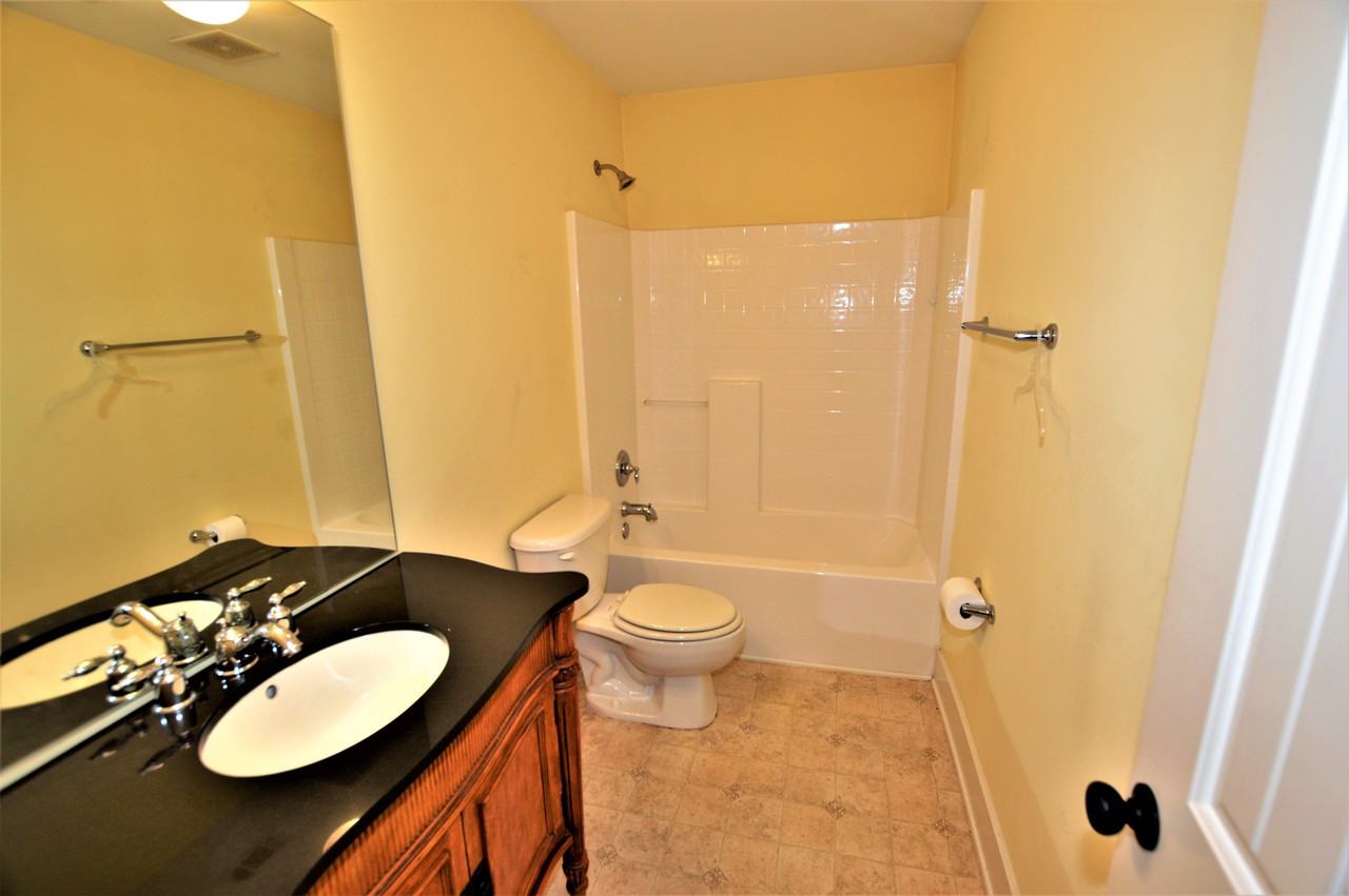 2027 Rossburg Pl - Photo 4 of 9