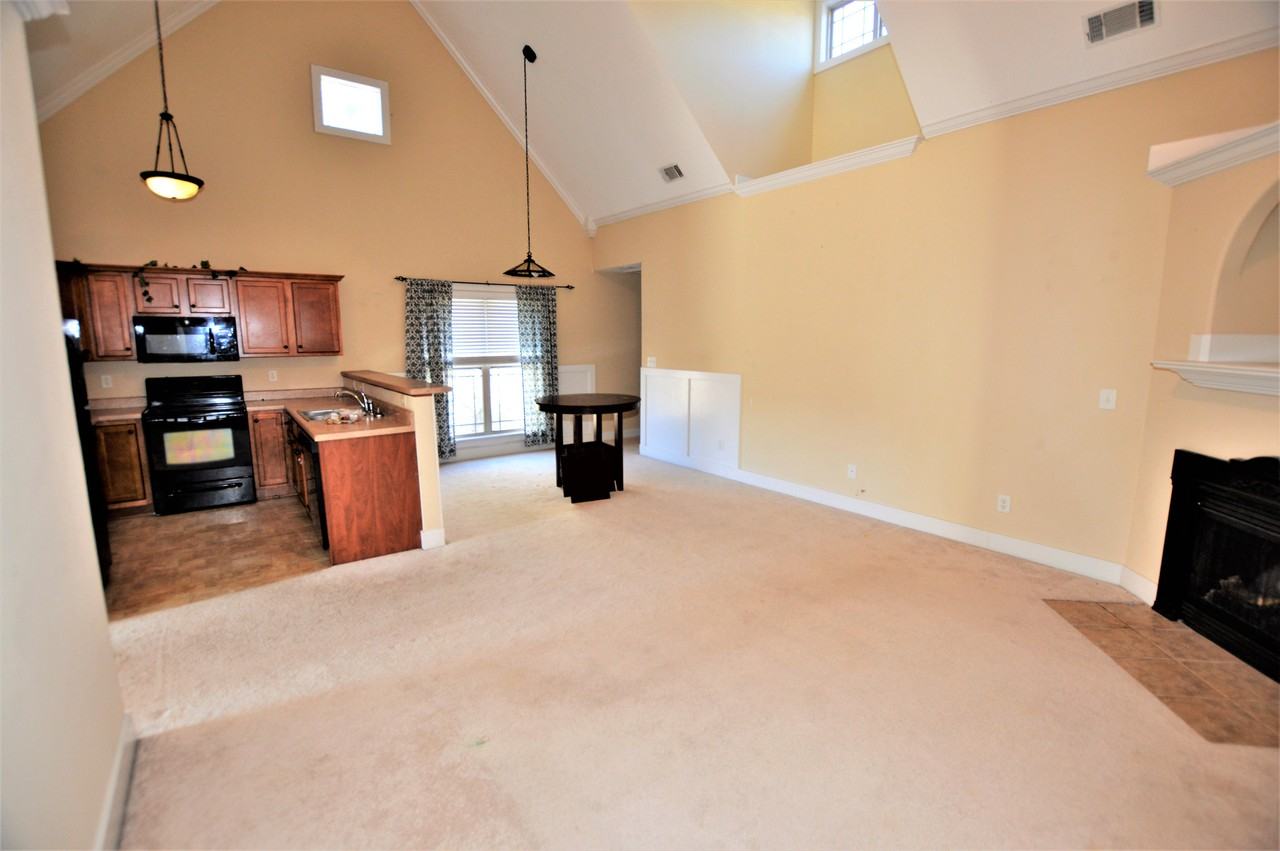 2027 Rossburg Pl - Photo 6 of 9