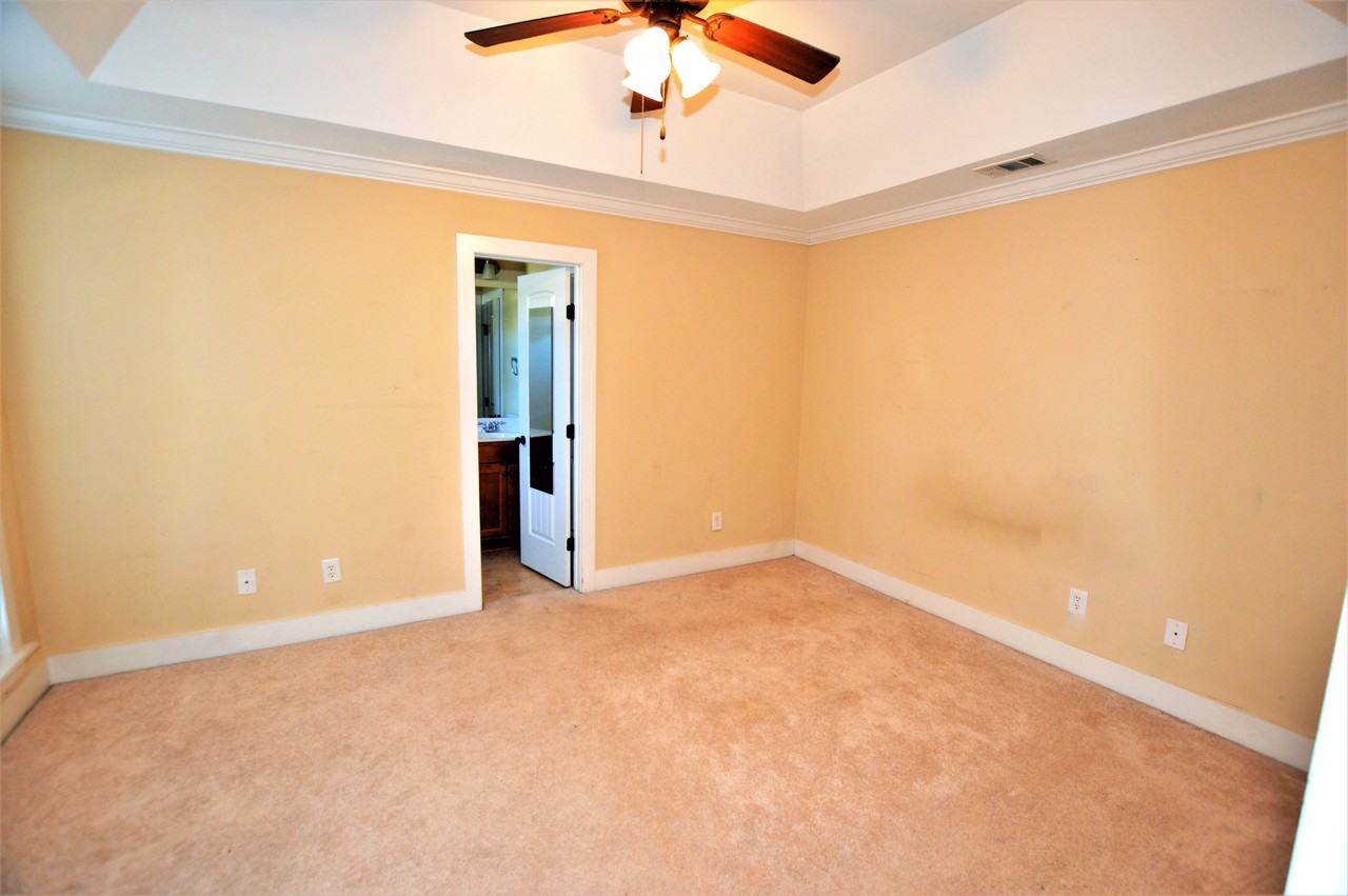 2027 Rossburg Pl - Photo 7 of 9