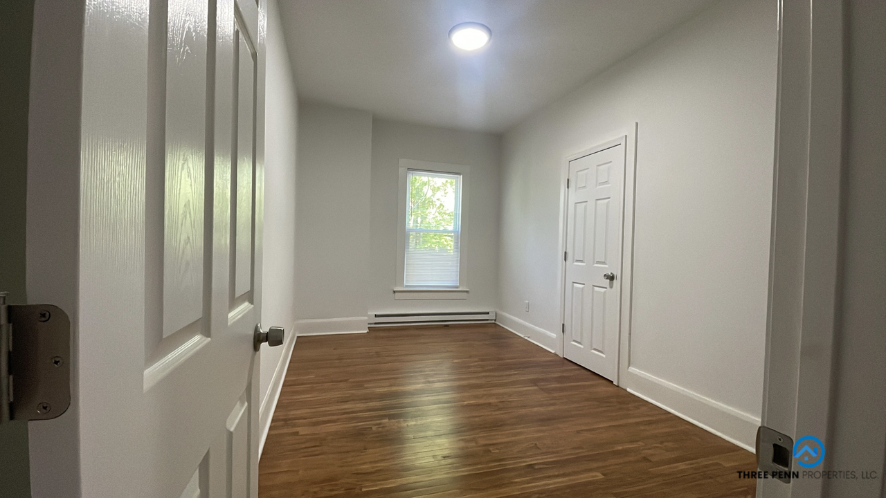 100 Broad St #B - Photo 5 of 19