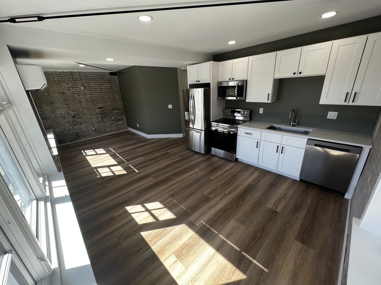 208 S Jackson St #202 - Photo 7 of 8