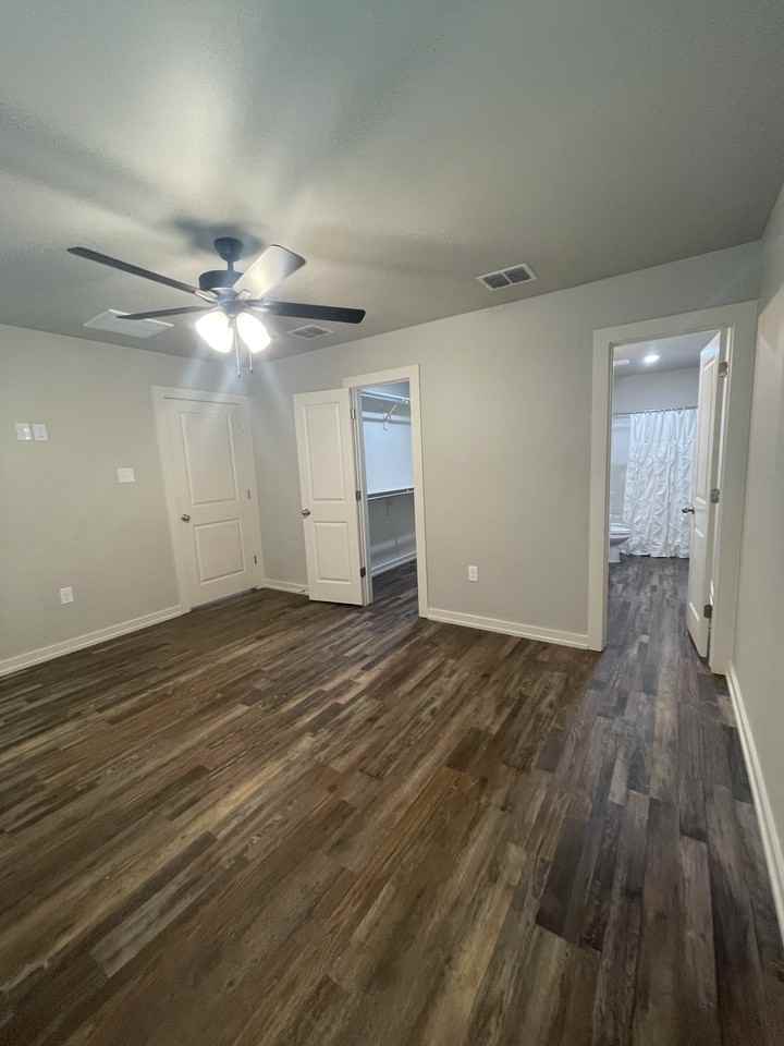 5520 122nd St - Photo 6 of 9