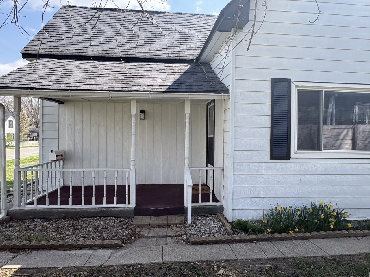 645 Forest Ave - Photo 2 of 25