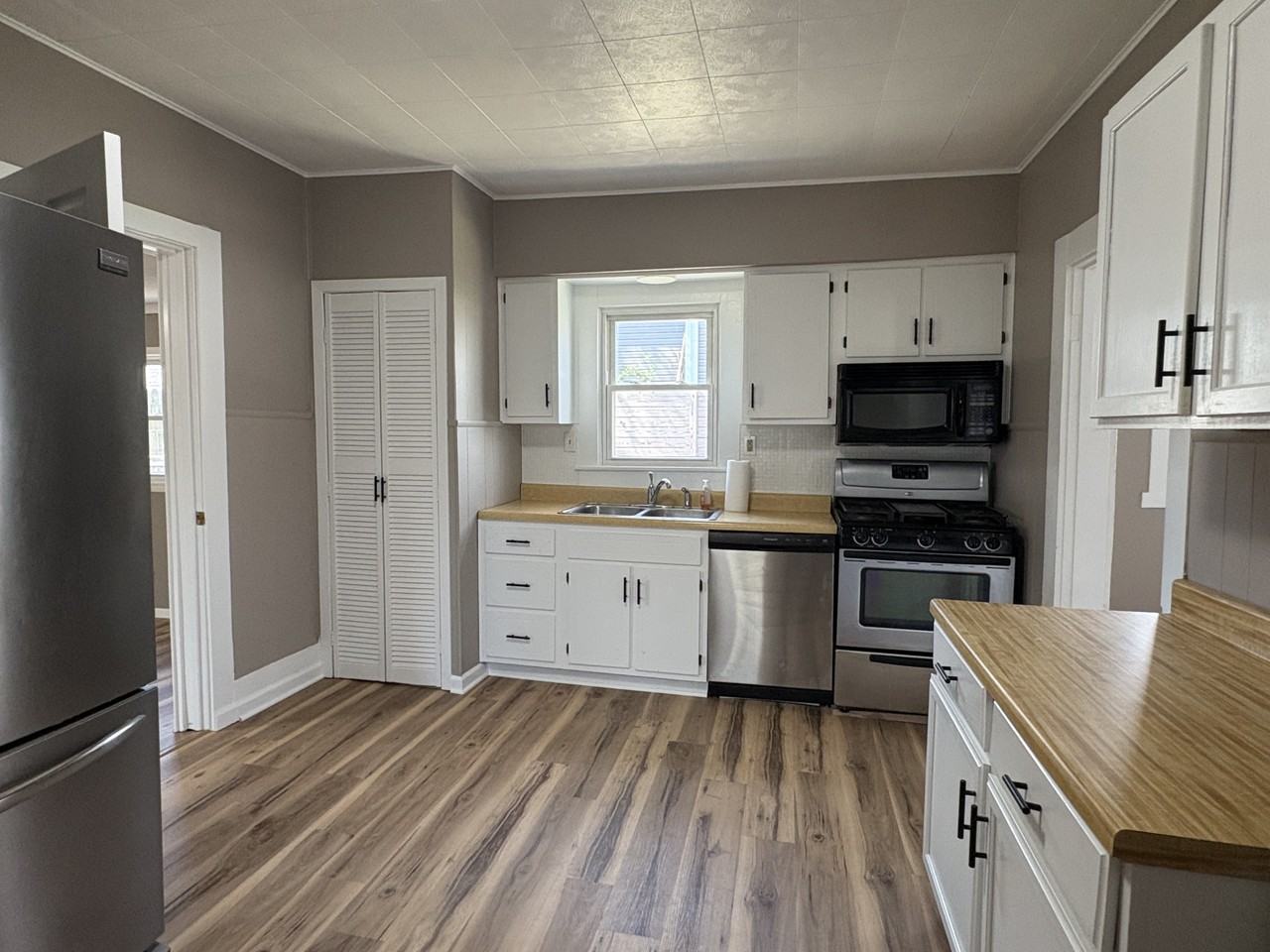 645 Forest Ave - Photo 3 of 25