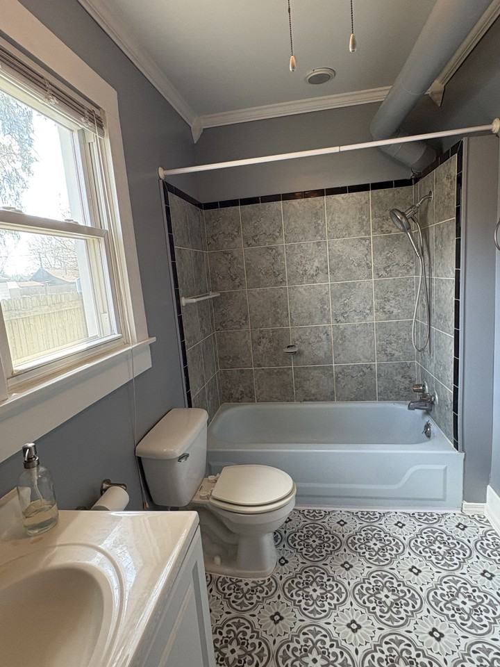 645 Forest Ave - Photo 5 of 25