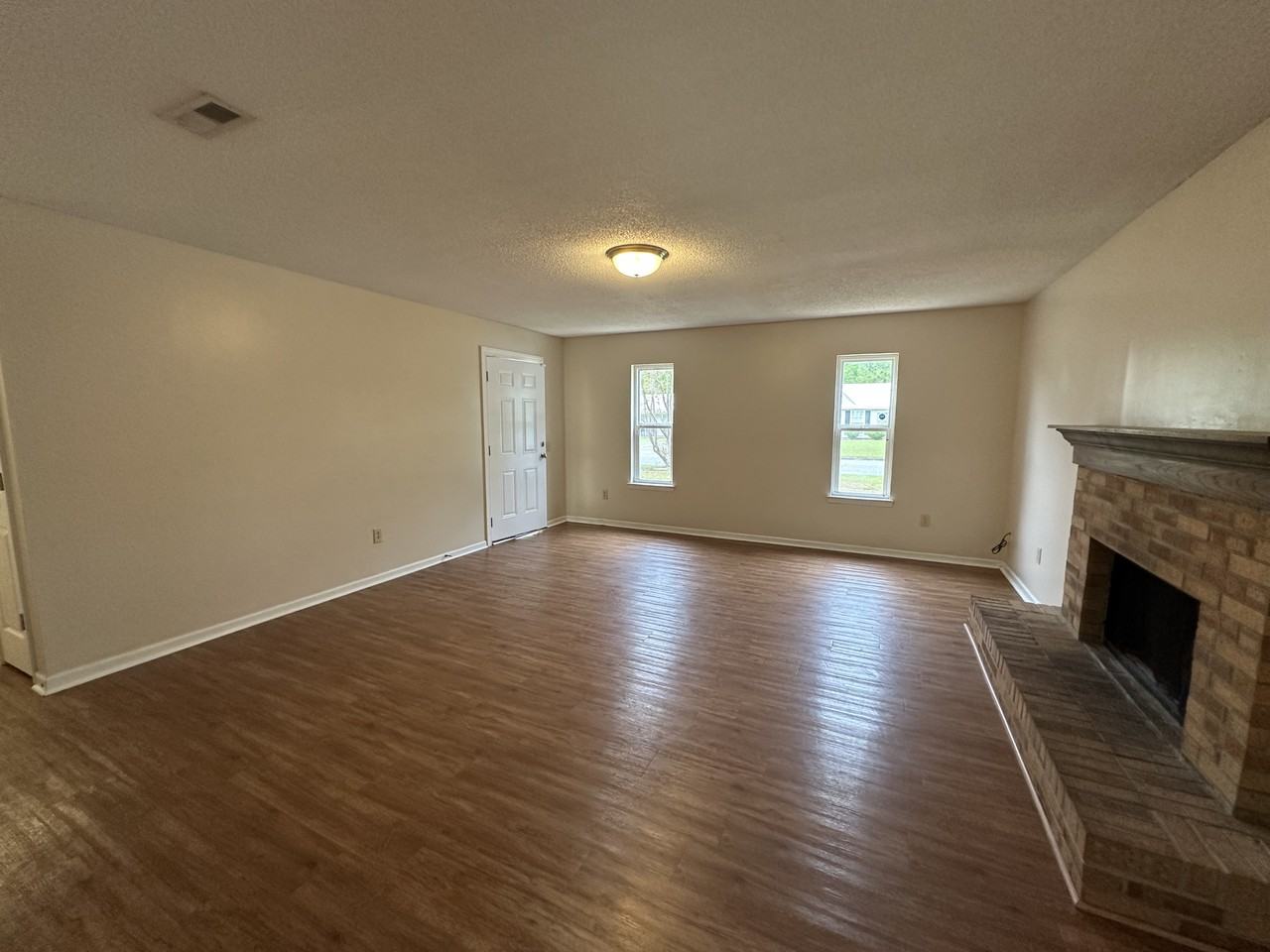 909 Yorktown Rd - Photo 2 of 15