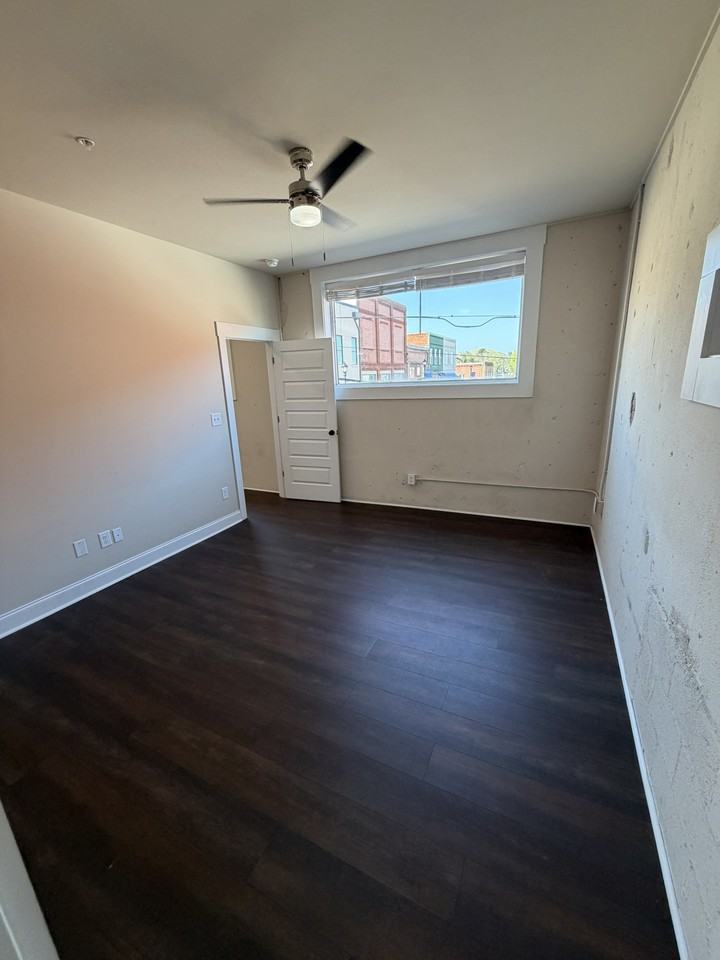 128 N Main St - Photo 5 of 13