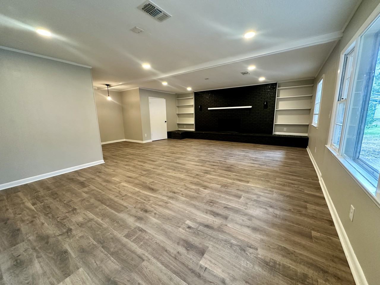 135 Maple St - Photo 3 of 11