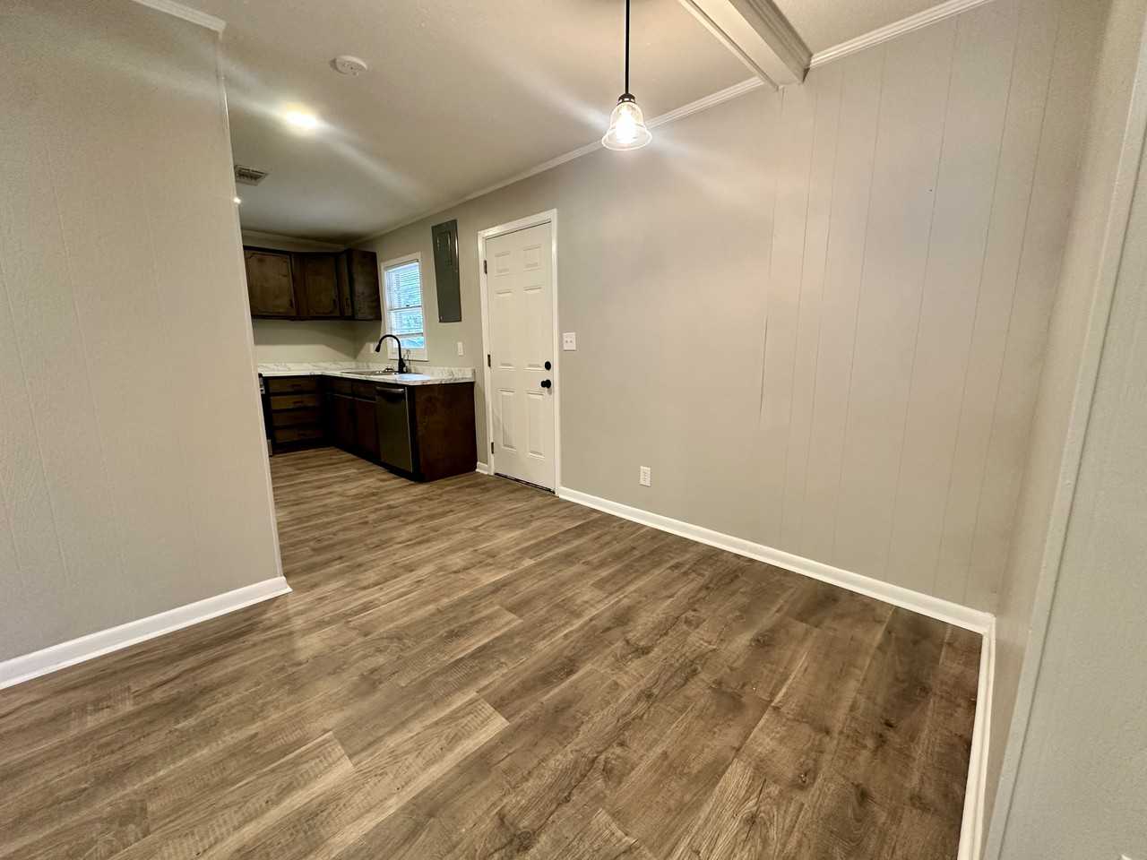 135 Maple St - Photo 4 of 11