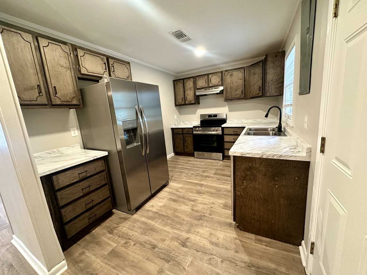 135 Maple St - Photo 5 of 11