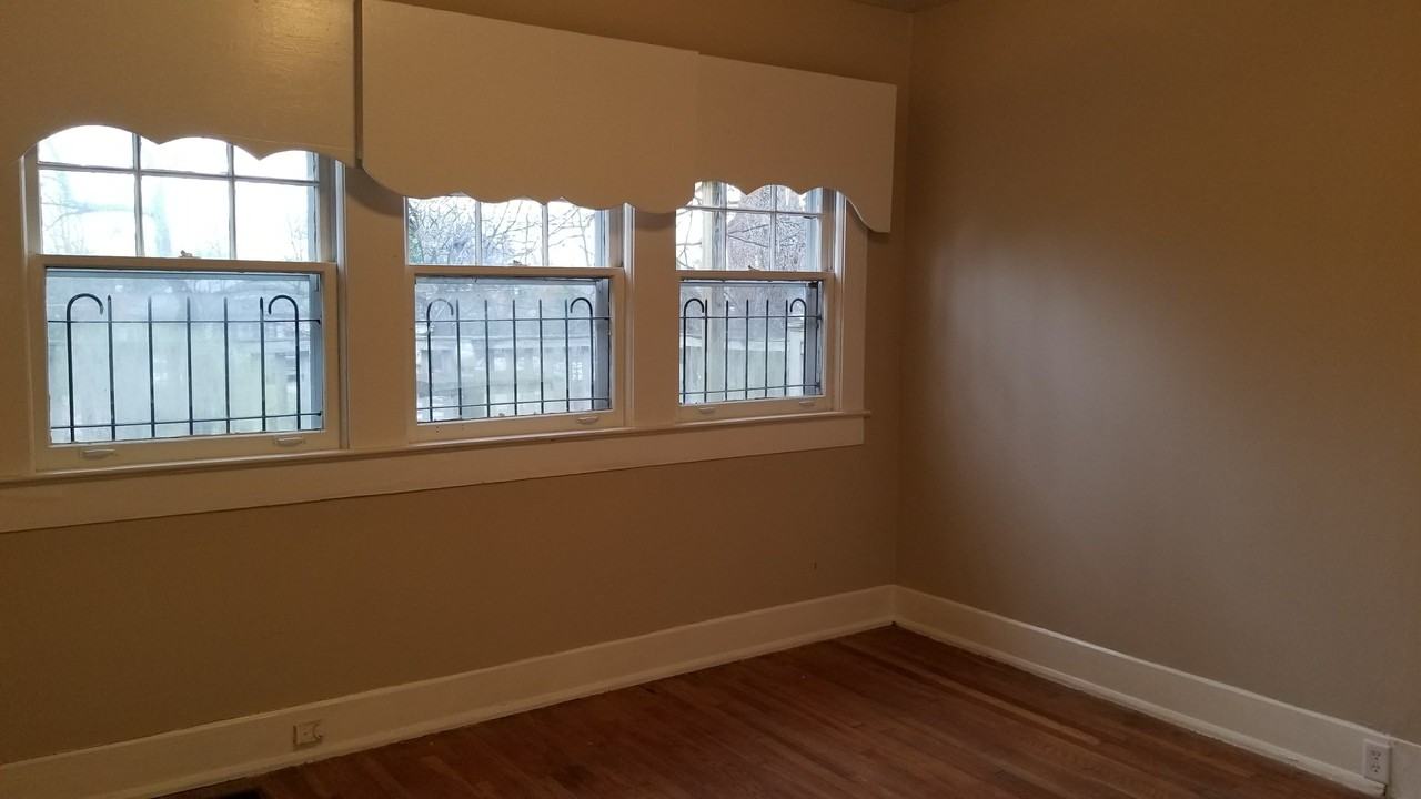 1714 Dartmouth Ave - Photo 2 of 11