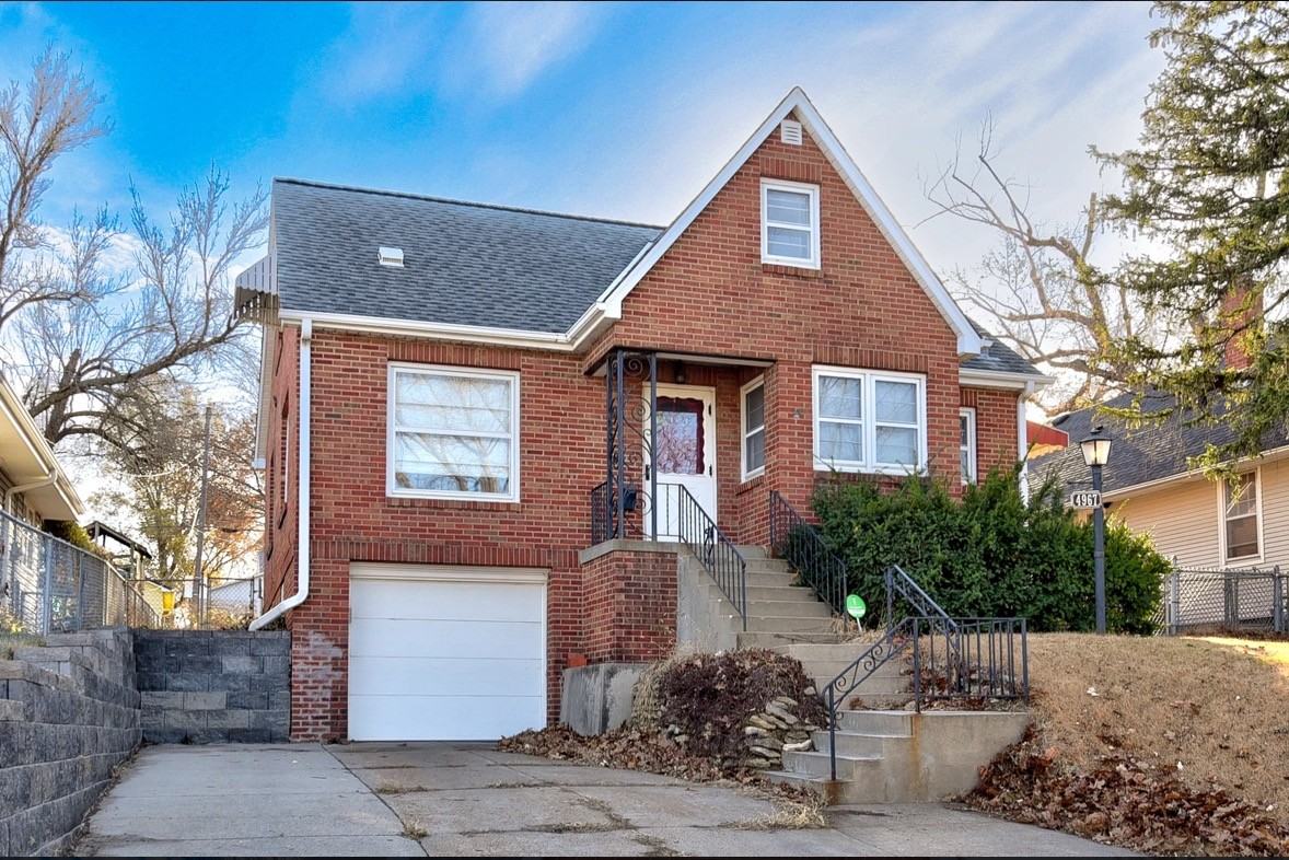 4967 Maple St - Photo 2 of 16