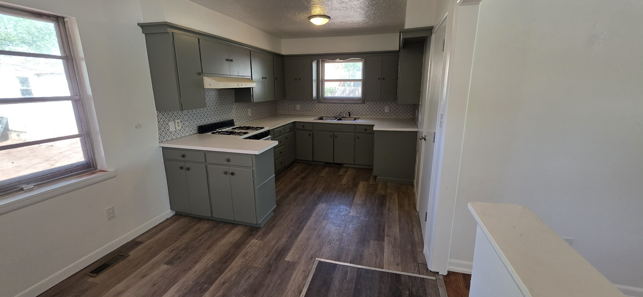 601 N 6th Ave - Photo 3 of 14