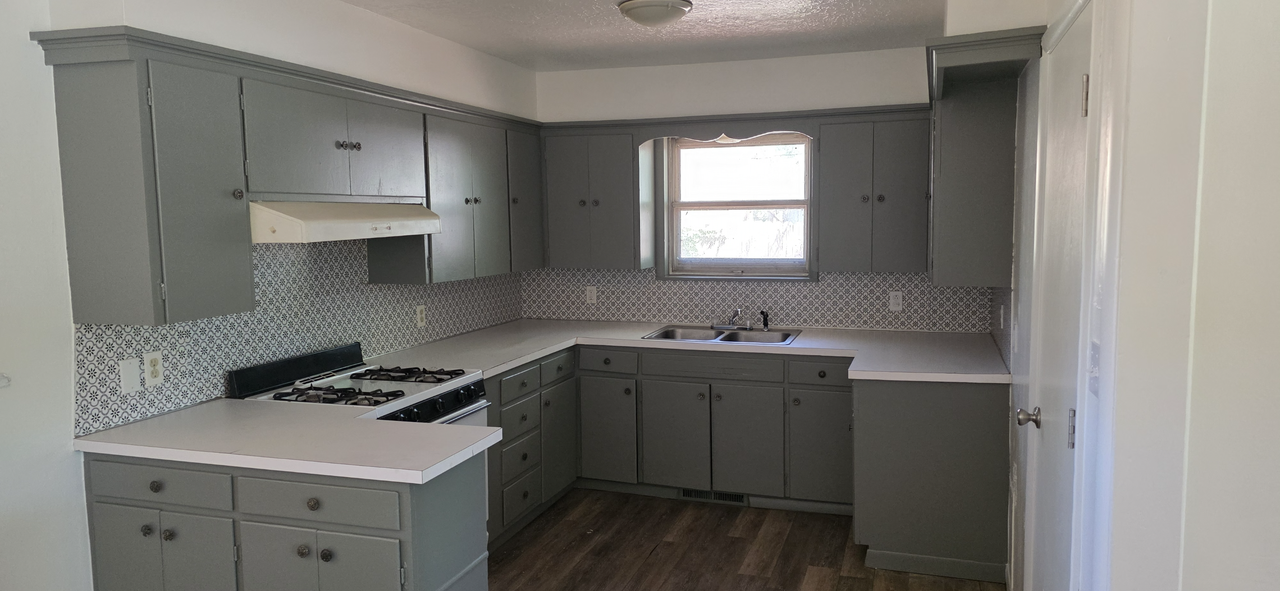 601 N 6th Ave - Photo 4 of 14
