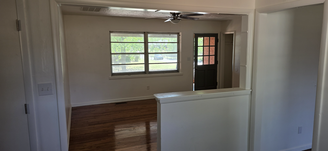 601 N 6th Ave - Photo 5 of 14