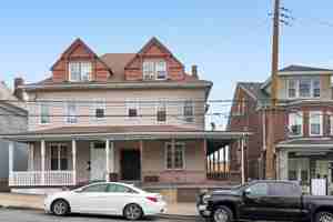 featured image of 137 N 7th St